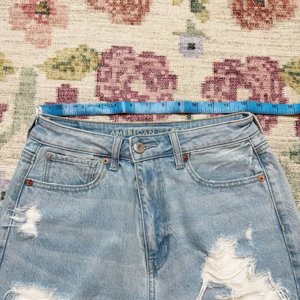 American Eagle Womens Denim Mom Shorts Sz 2 High Waist‎ Distressed 90s Inspired - Picture 5 of 7